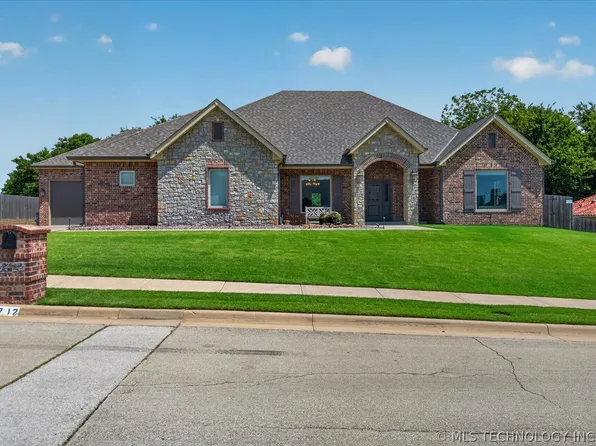 2712 SE Vicksburg St, Bartlesville, OK 74006