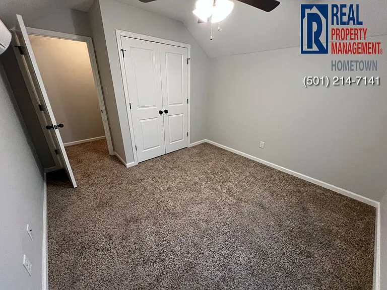 226 E Maple St — Photo 11