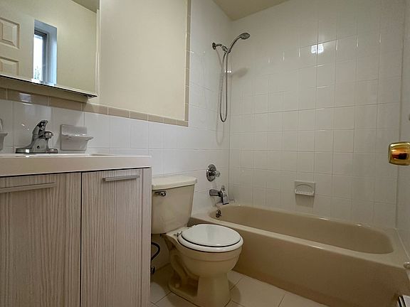 5th image of 19220 Crocheron Ave #3