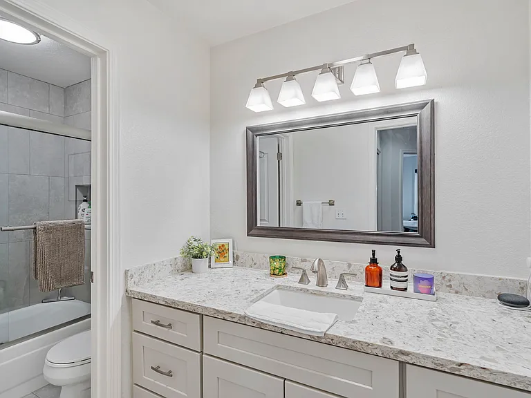 744 Northrup St — Photo 32