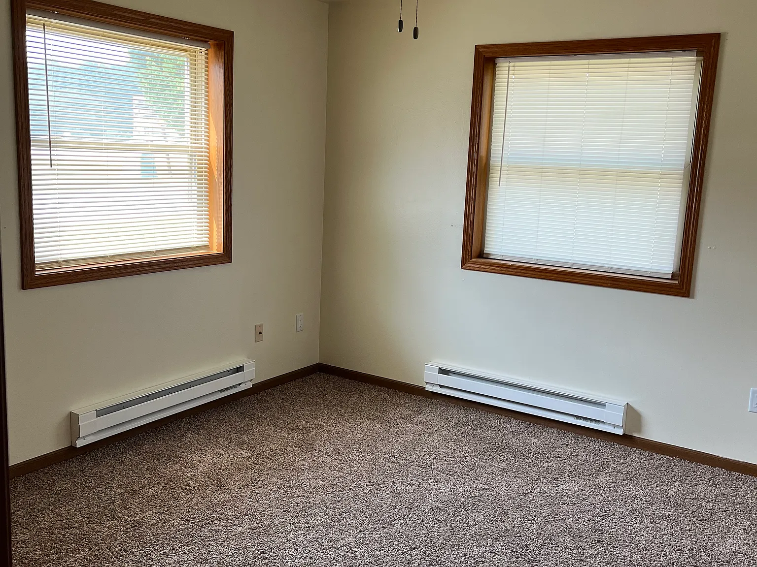2 bed, 1000 sqft, $975 — Photo 4