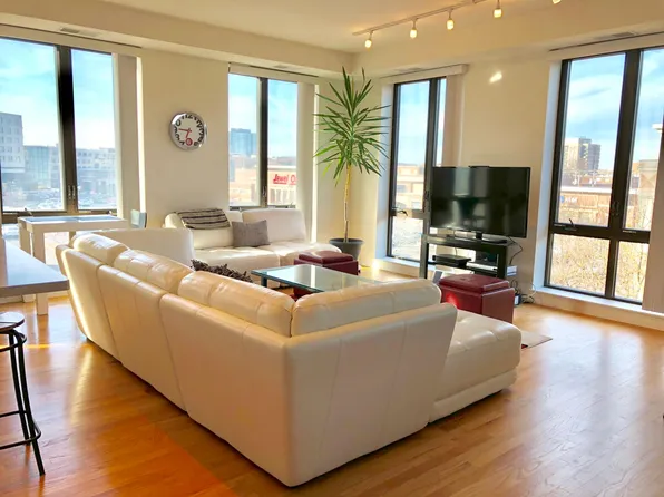 343 W Old Town Ct APT 308, Chicago, IL 60610