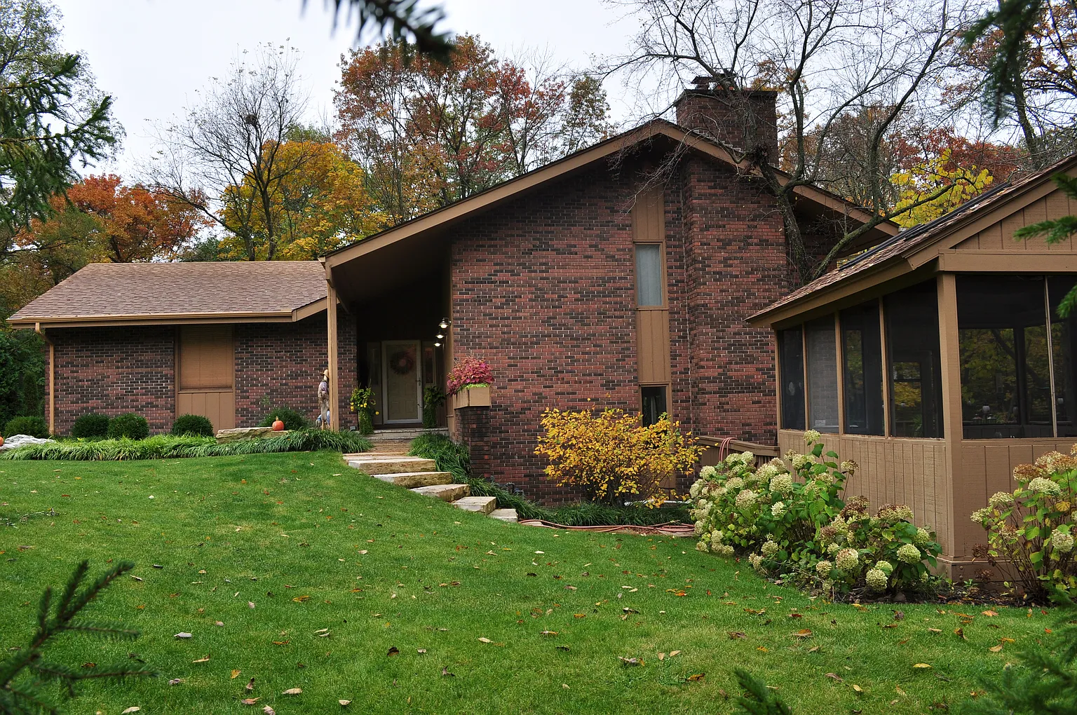 23 Londonderry Ln photo 1