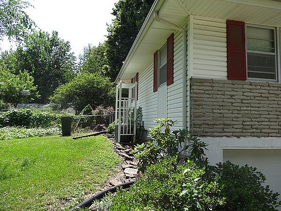 3rd image of 1418 NW A St