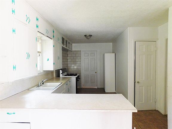5th image of 475 Giles St