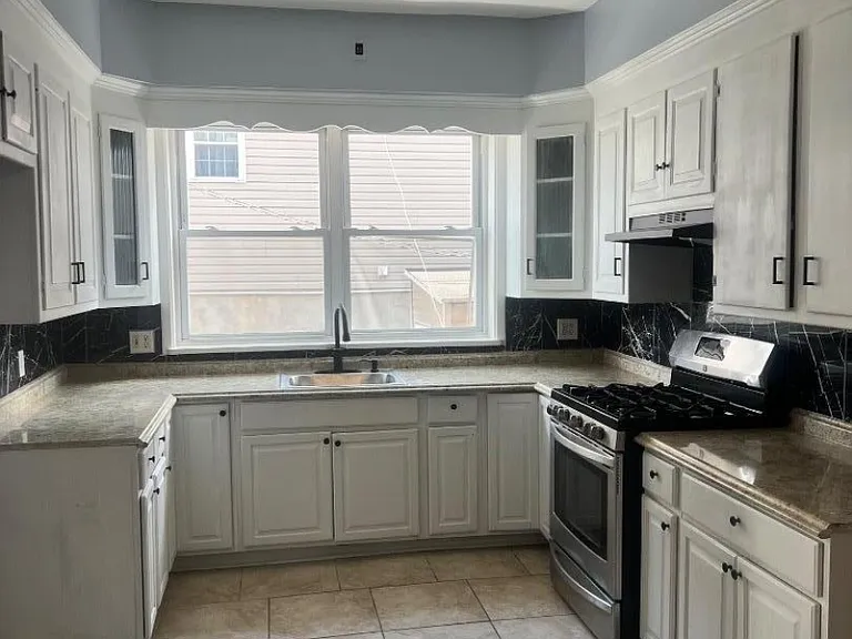 291 Tremont Ave — Photo 2