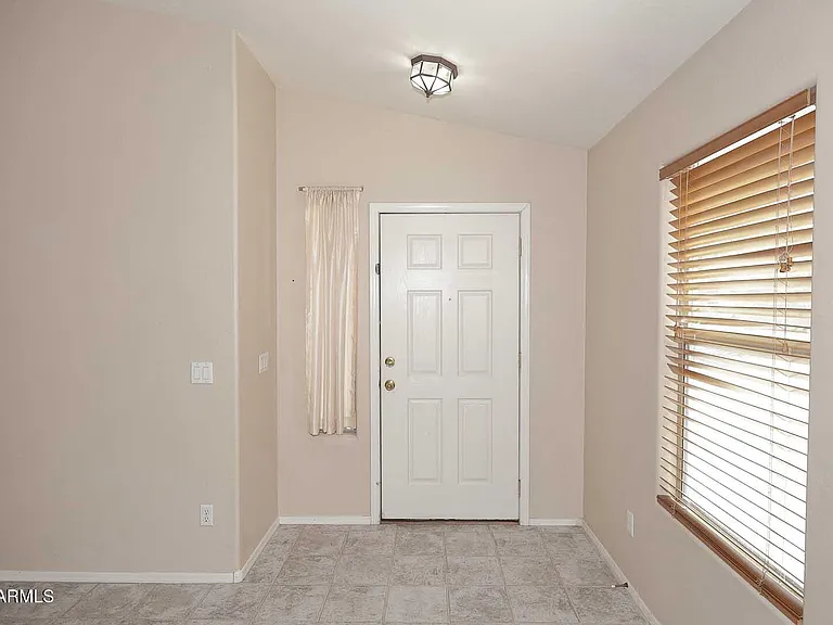 10945 W Loma Ln — Photo 32