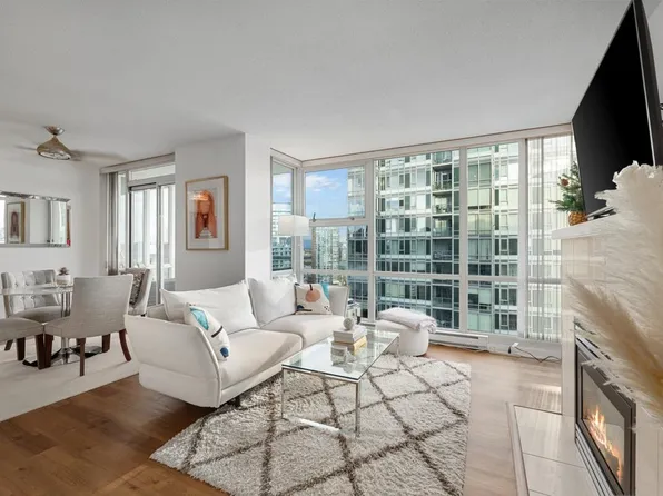 1077 Marinaside Cres #2201, Vancouver, BC V6Z 2Z5