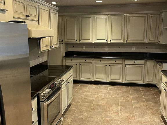 5th image of 1312 Iris Ave