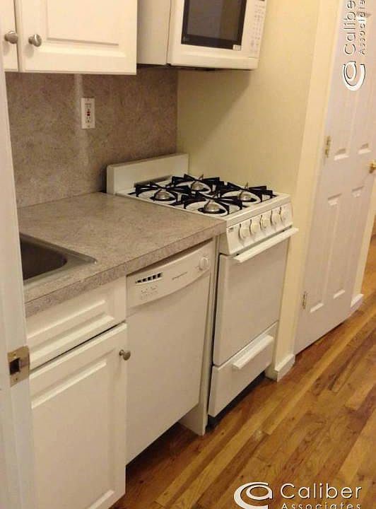 2nd image of 324 E 6th St #Rfsre