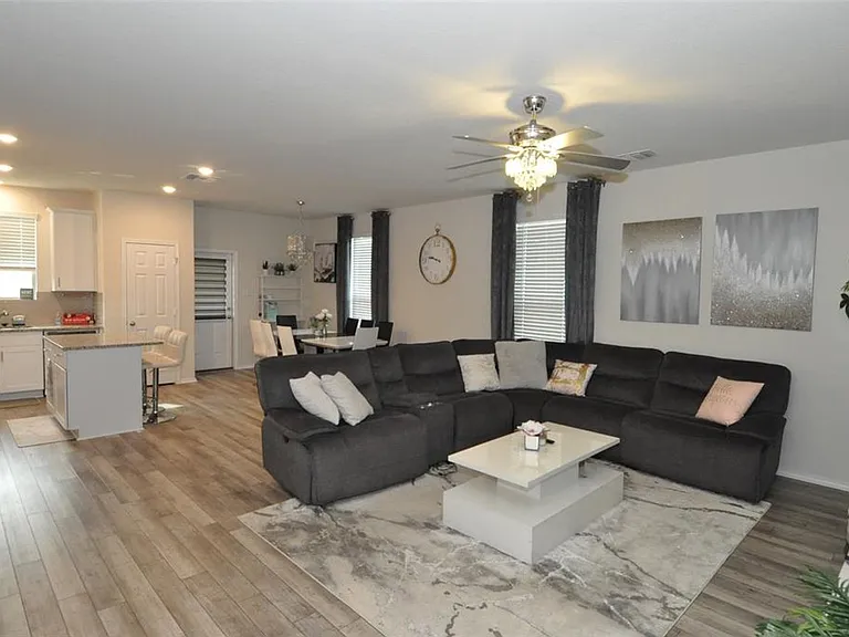 1717 T H Johnson Dr — Photo 5