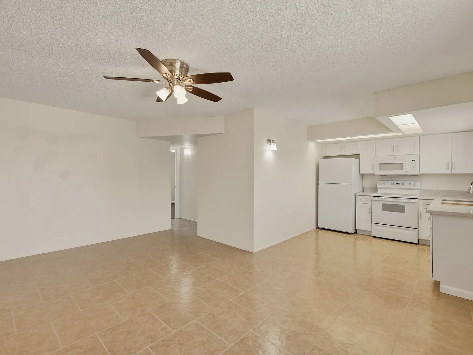2 bed, 705 sqft, $1,395 — Photo 1