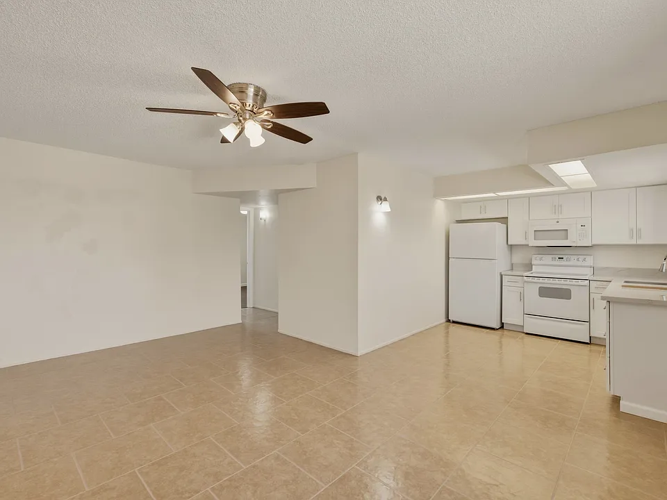 45 N Phyllis #208