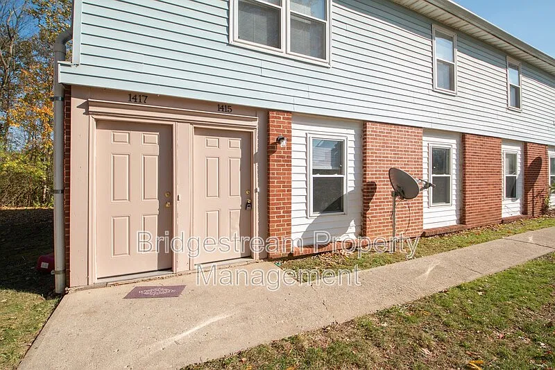 2 bed, 1.5 bath, $995 — Photo 3