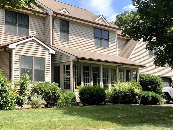 2 Berry Ln APT B, Sunderland, MA 01375