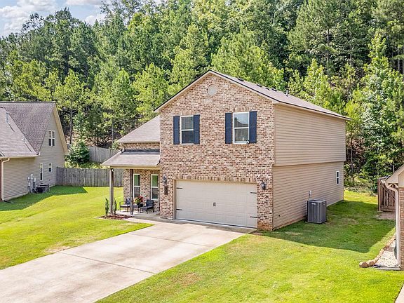 2nd image of 295 Oak Leaf Cir