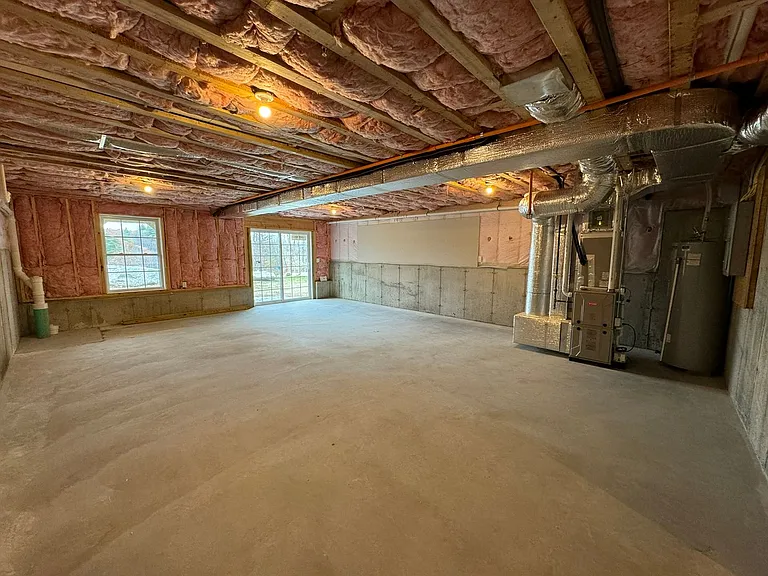 108 Mammoth Rd #B — Photo 17