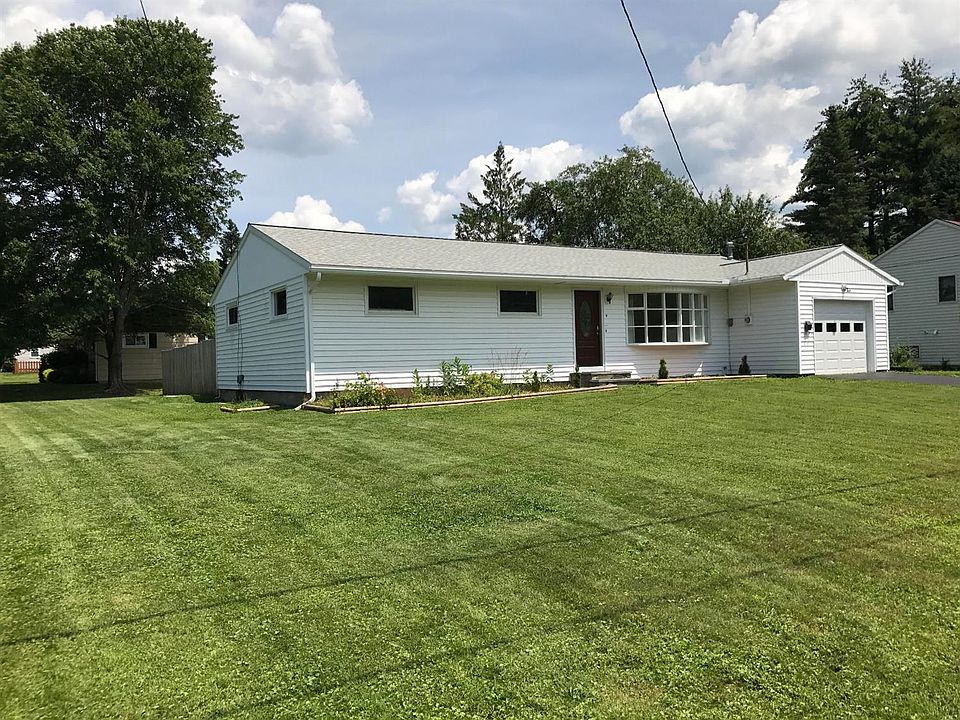 1st image of 4 Spencer Dr