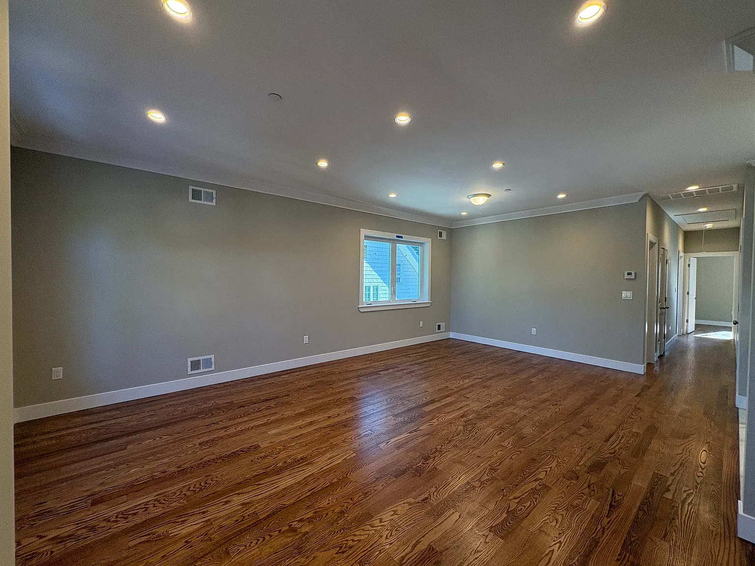 3 bed, 2025 sqft, $3,300 — Photo 3