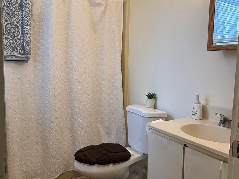 111 Lincoln St #B — Photo 4