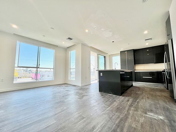 3rd image of 716 N Sweetzer Ave #306
