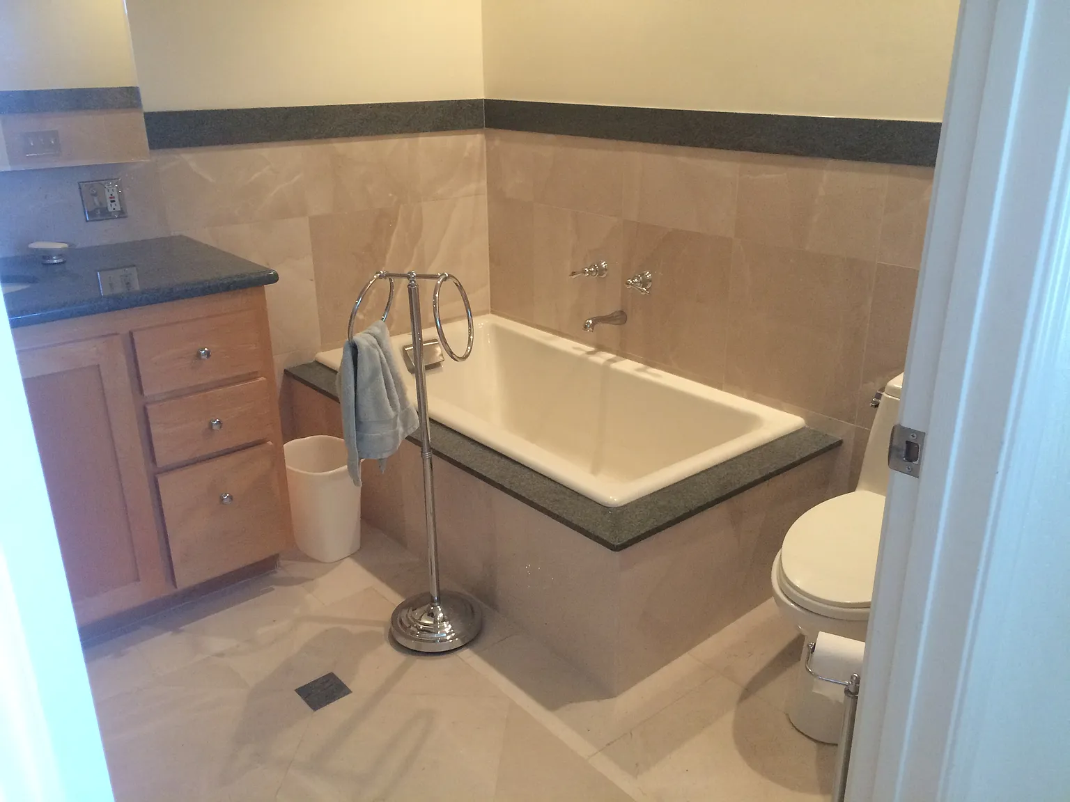 1 bed, 925 sqft, $1,795 — Photo 2