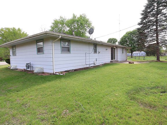 3rd image of 916 Crystal Ct