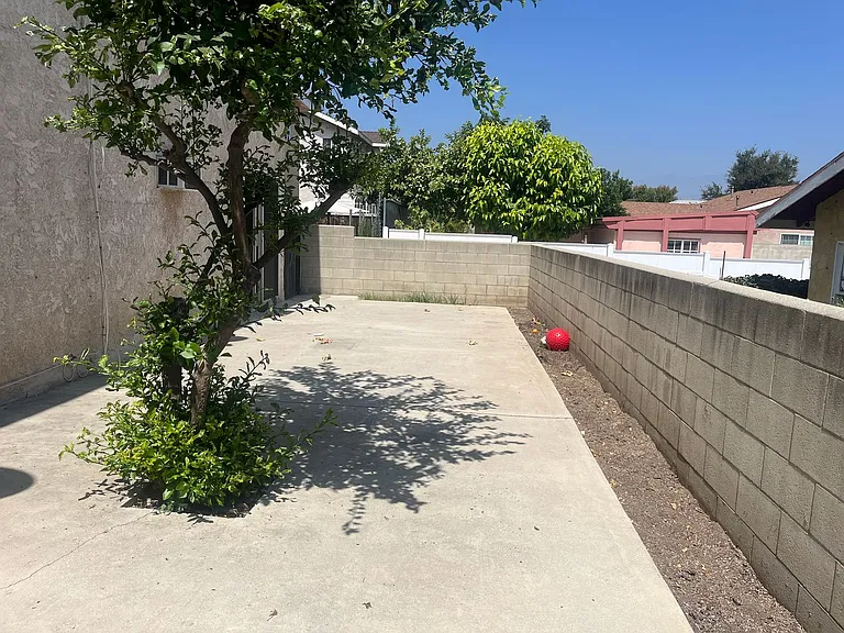 1016 Benito Ave — Photo 18