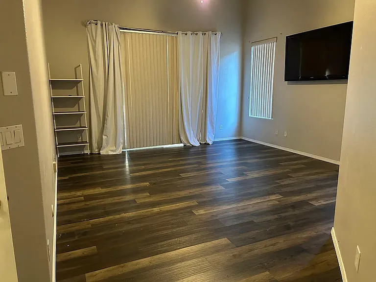 621 N Alder Dr — Photo 8