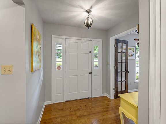 4th image of 40 Marwood Dr