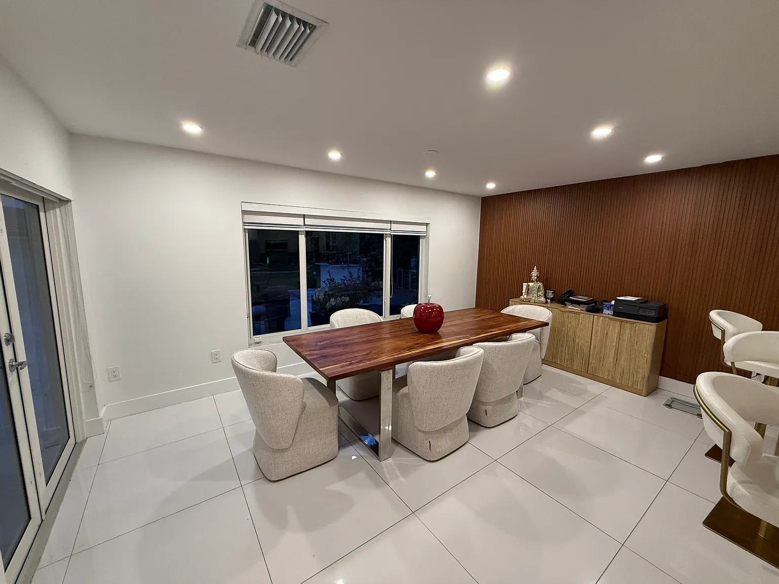 8 bed, 4560 sqft, $11,800 — Photo 4