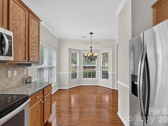 5th image of 621 Colbert Way