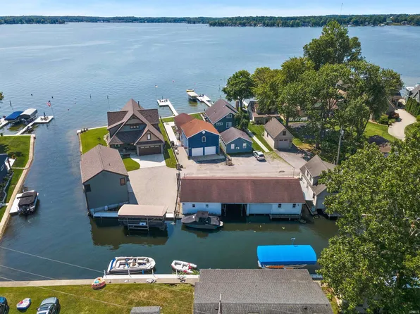 8199 E Rosella St, Syracuse, IN 46567