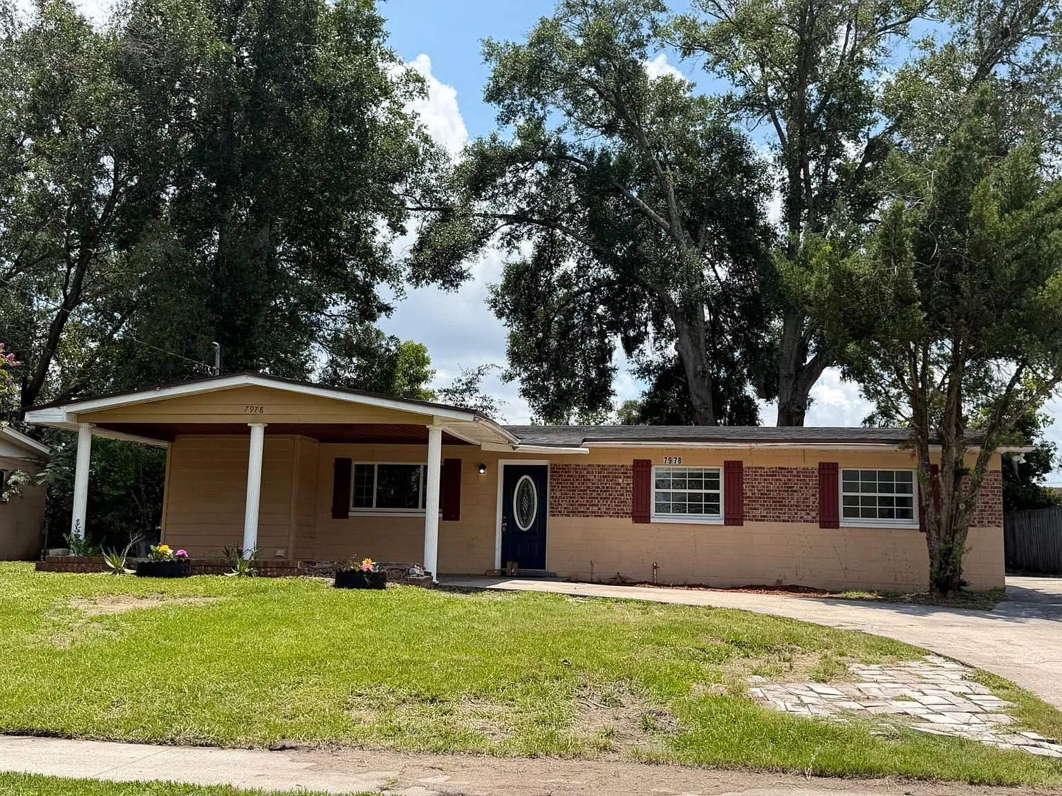 3 bed, 1930 sqft, $1,675 — Photo 2