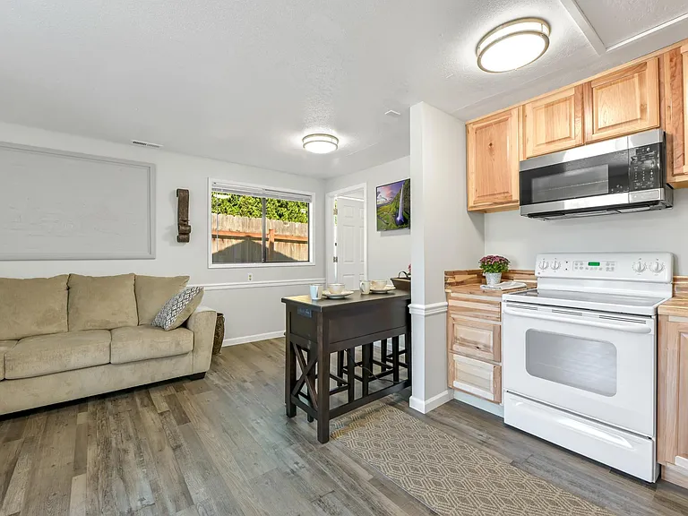 2134 Postal Ave #3C — Photo 6