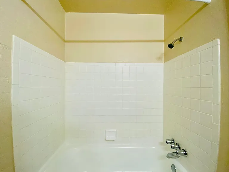 Swan Court Apartments - 1 and 2 Bedroom Homes! — Photo 22
