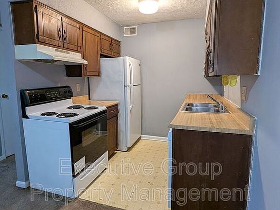5th image of 345-17 Elmwood Dr