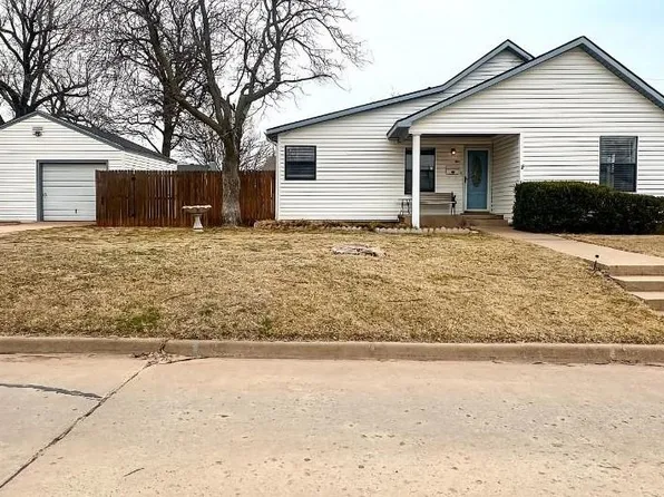 911 Walnut St, Woodward, OK 73801