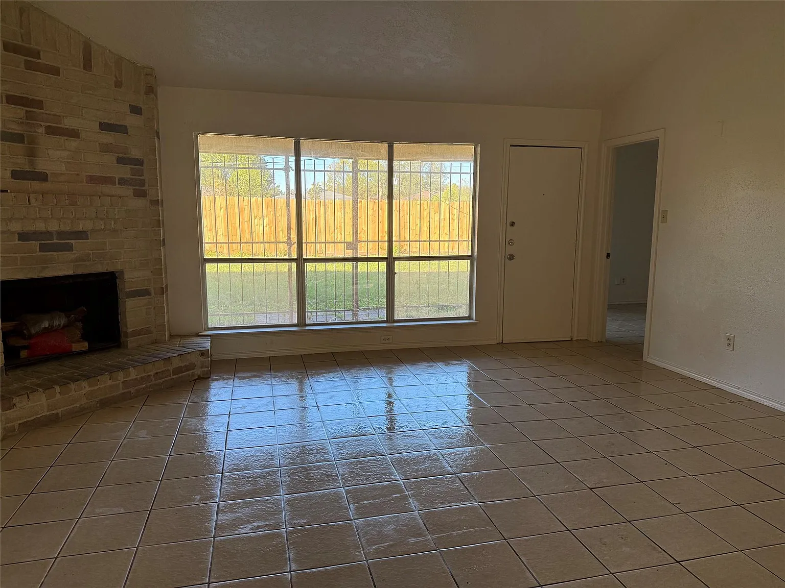 3 bed, 2.0 bath, $1,695 — Photo 3