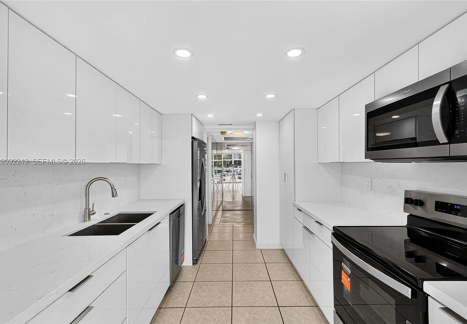 Desoto Park Condo — Photo 1