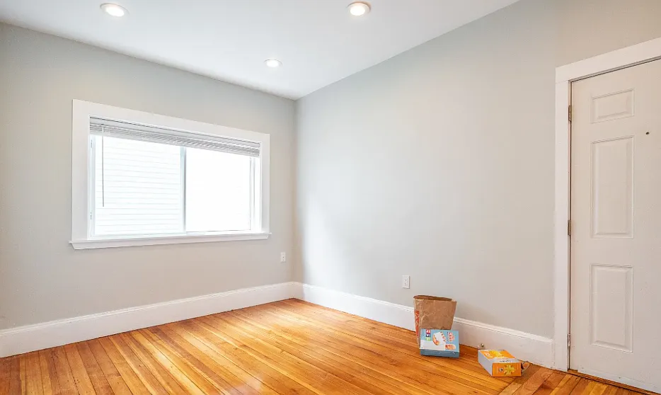 4 bed, 9999 sqft, $5,000 — Photo 3