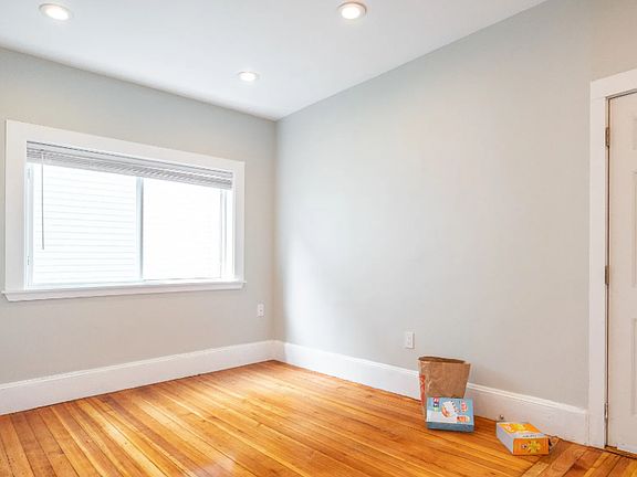 3rd image of 168 Hyde Park Ave Floor 1