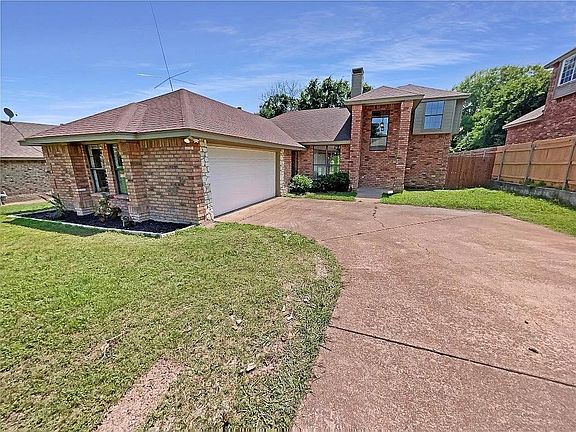 4th image of 844 Woodridge Dr