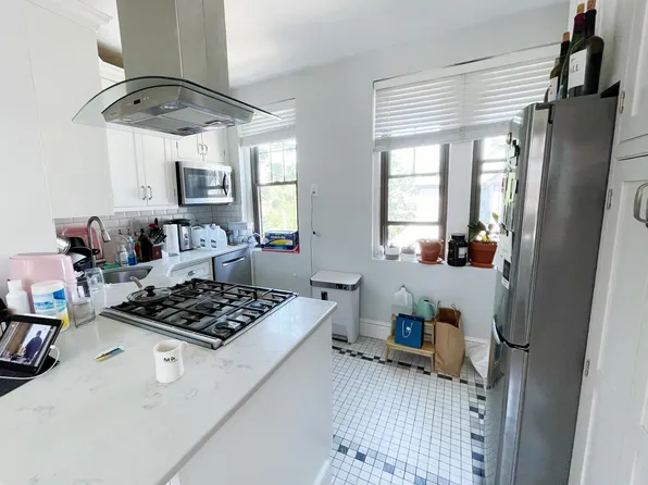 31 Winslow Rd APT 5, Brookline, MA 02446