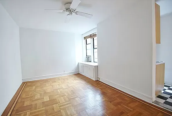 Rented by Akam Sales and Brokerage | media 5