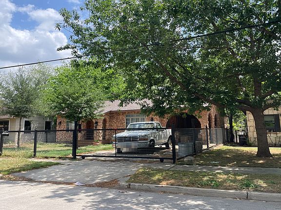 2nd image of 210 Benita St
