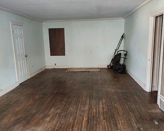 2nd image of 5747 3rd Ave