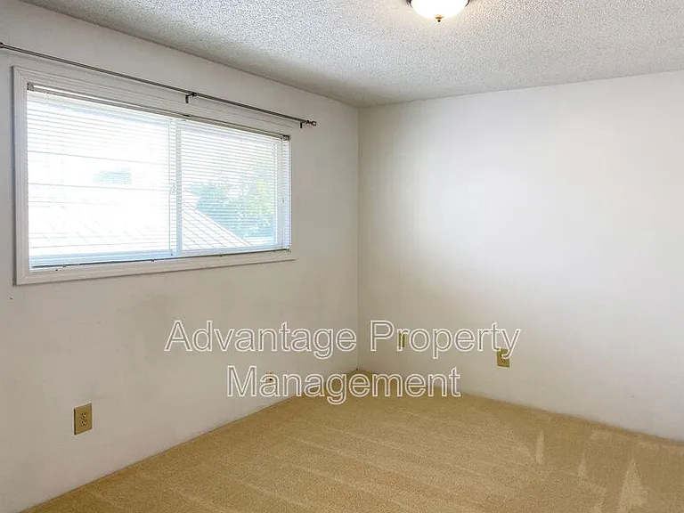 975 NW Garfield Ave #6 — Photo 13