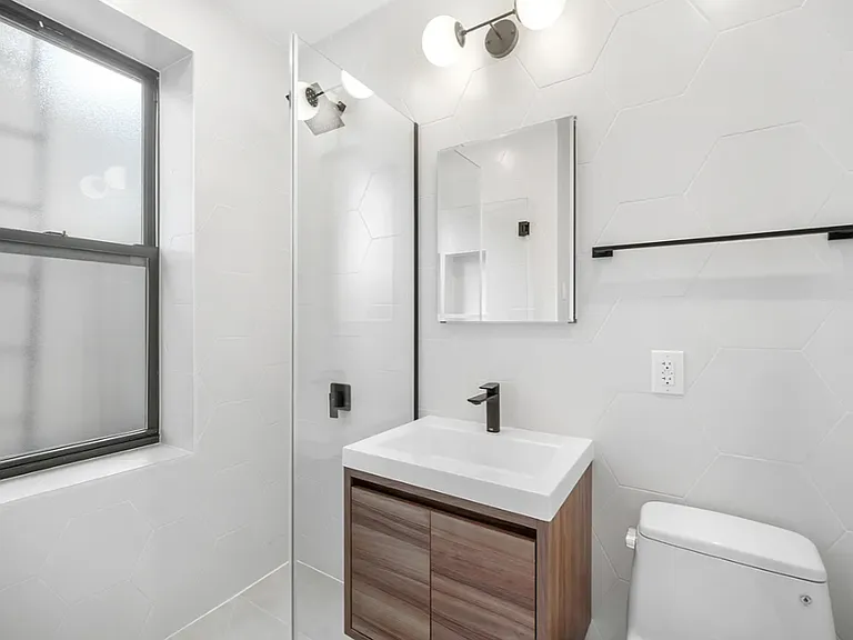 106 E 7th St #1E — Photo 8