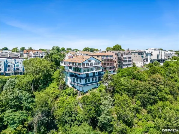 114 Pine Street image 8 of 35